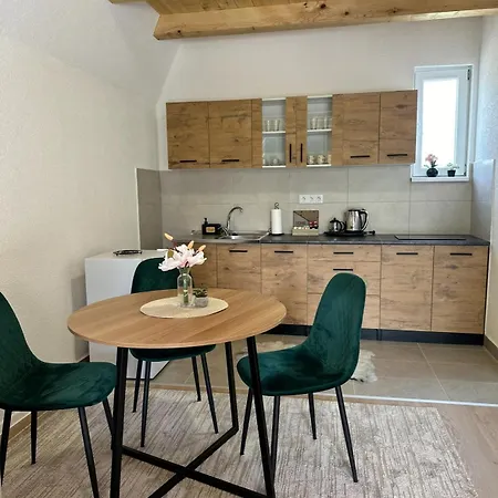 Ammirevole Ravne Oga